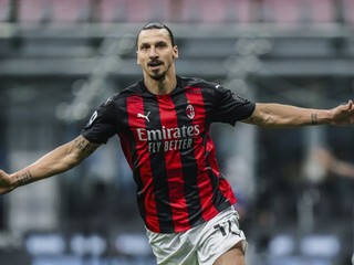 Zlatan Ibrahimovič strelil v mestskom derby dva góly do siete Interu Miláno.