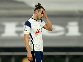 Mourinho sa hneval, Bale je na smiech. Spurs premrhali náskok