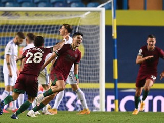 Raul Jimenez sa raduje z gólu v zápase Leeds - Wolverhampton.