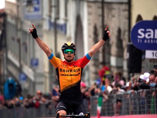 Tratnik vyhral svoju prvú etapu na Grand Tour, Sagan neznížil stratu na Démara