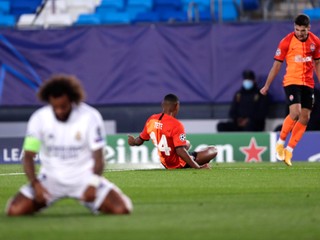 Radosť hráčov Šachtaru Doneck z gólu proti Realu Madrid.