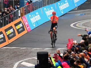Josef Černý vyhráva 19. etapu na Giro d'Italia 2020.