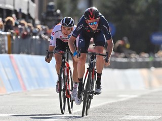 Jai Hindley a Tao Geoghegan Hart (vpravo) v závere 20. etapy na Giro d'Italia 2020.