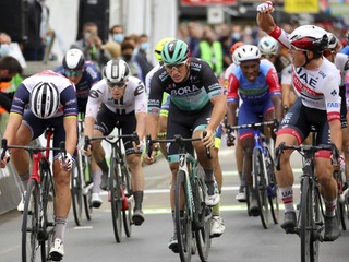 Pascal Ackermann (v strede) na Vuelta a Espaňa 2020.