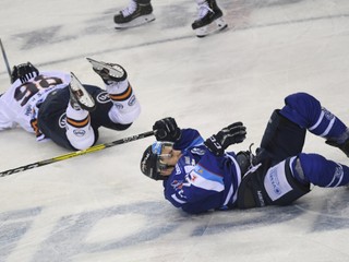 Michal Králik (vpravo) v drese HK Poprad.