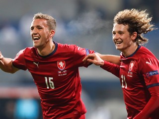 Tomáš Souček a Alex Král v zápase Česko - Slovensko, Liga národov UEFA.