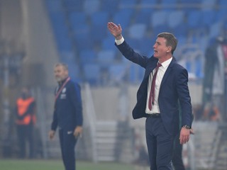 Tréner Írska Stephen Kenny v zápase proti Slovensku.