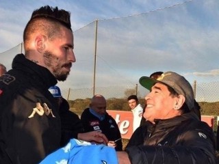 Maradona o Hamšíkovi: Si môj priateľ, je pre mňa cťou, že si mi dal svoj dres