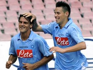 Inter Miláno nevzdáva snahu o získanie Mareka Hamšíka (vpravo).