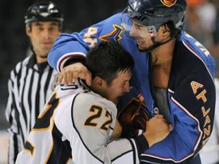 Boris Valábik (vpravo) sa s vedením Atlanty dohodol na viacročnej zmluve.