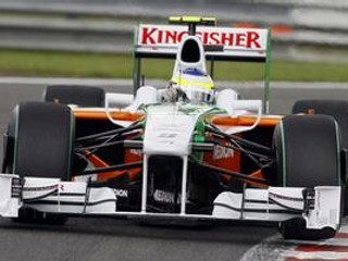 Talian Giancarlo Fisichella zo stajne Force India odštartuje na Veľkej cene Belgicka z prvého miesta.
