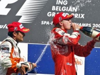 Kimi Räikkönen (vpravo) sa stal víťazom VC Belgicka.