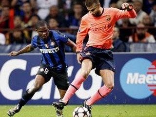 Samuel Eto'o (vľavo) si už zahral aj proti Barcelone.