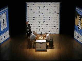 Duel Karpov - Kasparov sa uskutočnil vo Valencii.