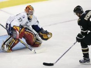 Slovenský brankár mužstva Tampa Bay Lightning Jaroslav Janus.