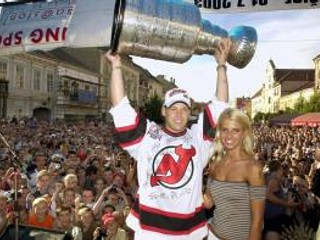 Jiří Bicek - krídelník s prsteňom za zisk Stanleyho pohára