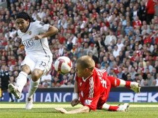 Martin Škrtel ďakuje Samimu Hyypiämu