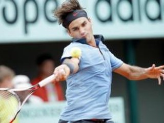 Roger Federer vyradil Joseho Acasusa v štyroch setoch a postúpil do tretieho kola Roland Garros.