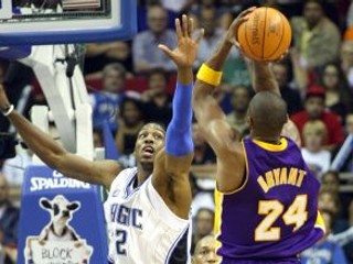 Kobe Bryant a Dwight Howard zvedú súboj o majstra NBA.