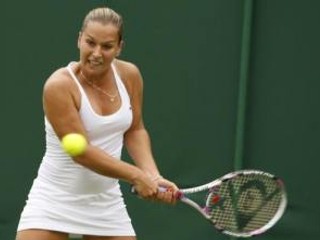 Dominika Cibulková sa potrápila, ale postúpila.