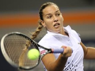 Dominika Cibulková nedala šancu v druhom kole Wimbledonu Urszule Radwanskej z Poľska.