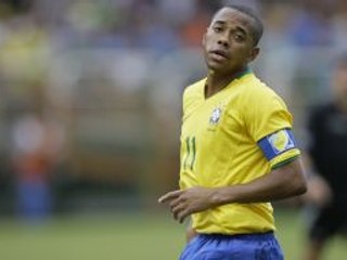 Manchester City kúpil brazílskeho útočníka Robinha za rekordnú sumu.