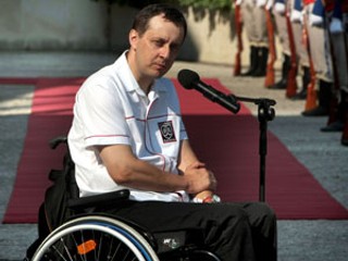 Predseda Slovenského paralympijského výboru (SPV) Ján Riapoš počas slávnostného sľubu účastníkov paralympijských hier v Pekingu v záhrade Prezidentského paláca.
