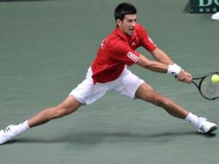 Novak Djokovič počas zápasu s Dominikom Hrbatým.