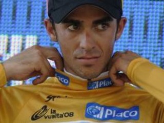Alberto Contador je blízko k triumfu na prestížnej Vuelte.