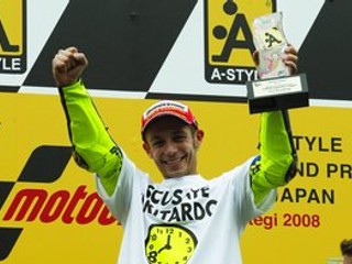 Taliansky šoumen má ďalší titul