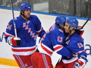 Hokejisti New Yorku Rangers sa tešia z víťazného gólu v zápase s Tampou Bay.