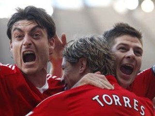 Futbalisti Liverpoolu si trúfajú uspieť na trávniku Stamford Bridge.