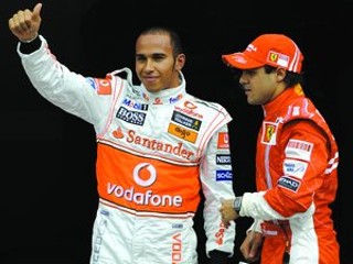 Jeden z nich bude majstrom sveta formuly 1. Lewis Hamilton (vľavo) či Felipe Massa?