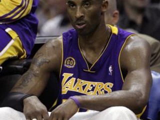 Kobe Bryant so svojim Los Angeles Lakers nezvládli prvý zápasn na palubovke San Antonia.