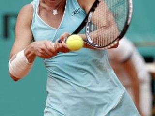 Premožiteľka Dominiky Cibulkovej Jelena Jankovičová postúpila do štvrťfinále.