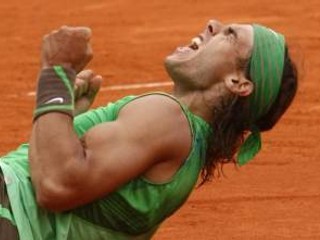 Rafael Nadal postúpil po štvrtý raz v rade do finále dvojhry na grandslamovom antukovom vrchole Roland Garros v Paríži.