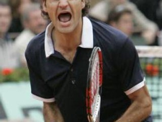 Roger Federer vyzve do tretice vo finále Roland Garros kráľa antuky Rafaela Nadala.