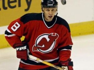 Igor Larionov v drese New Jersey Devils.