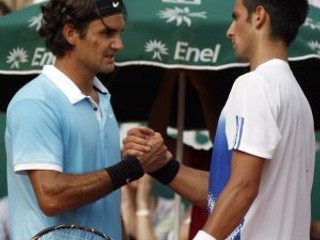 Novak Djokovič si na súčasného Rogera Federera trúfa.
