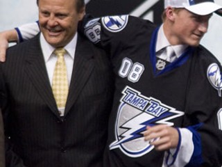 Steven Stamkos sa už od budúcej sezóny predstaví v drese Tampa Bay Lightning.