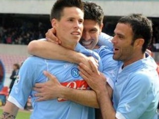 Marek Hamšík (vľavo) púta záujem európskych veľkoklubov.