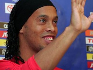 Ronaldinho odchádza z Barcelony. Ako ďalšiu zastávku svojej kariéry si vybral milánsky AC.