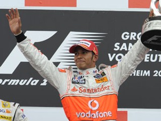 Lewis Hamilton na McLarene sa stal víťazom nedeľňajšej Veľkej ceny Nemecka seriálu F1.