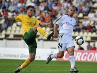 Žilinskí futbalisti sa v Corgoň lige činili, veď na trávniku úradujúceho majstra Artmedie Petržalka zvíťazili 2:0. Pred Pohárom UEFA sú teda dobre naladení.