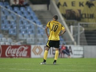 Brazílčan Rivaldo odchádza prekvapujúco z gréckeho AEK Atény do uzbeckého FC Bunjodkor.