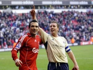 Dvaja hrdinovia duelu na Anfield Road Brian Howard (vpravo) a Martin Devaney (v drese Liverpoolu). Prvý výborným centrom vyzval Fostera k vyrovnaniu, Howard potom v 93. minúte rozhodol o senzačnom víťazstve