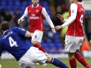 Zákrok obrancu Birminghamu Taylora, ktorý môže stáť Eduarda futbalovú kariéru.