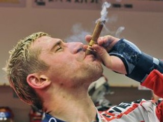 Opora pražského tímu Jiří Vašíček si vychutnáva majstrovské chvíle.