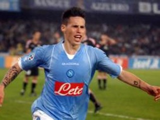 Marek Hamšík je najnovšie na lane Chelsea.