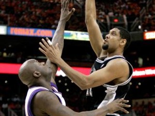 Tim Duncan vedie svoje San Antonio do semifinále konferencie.